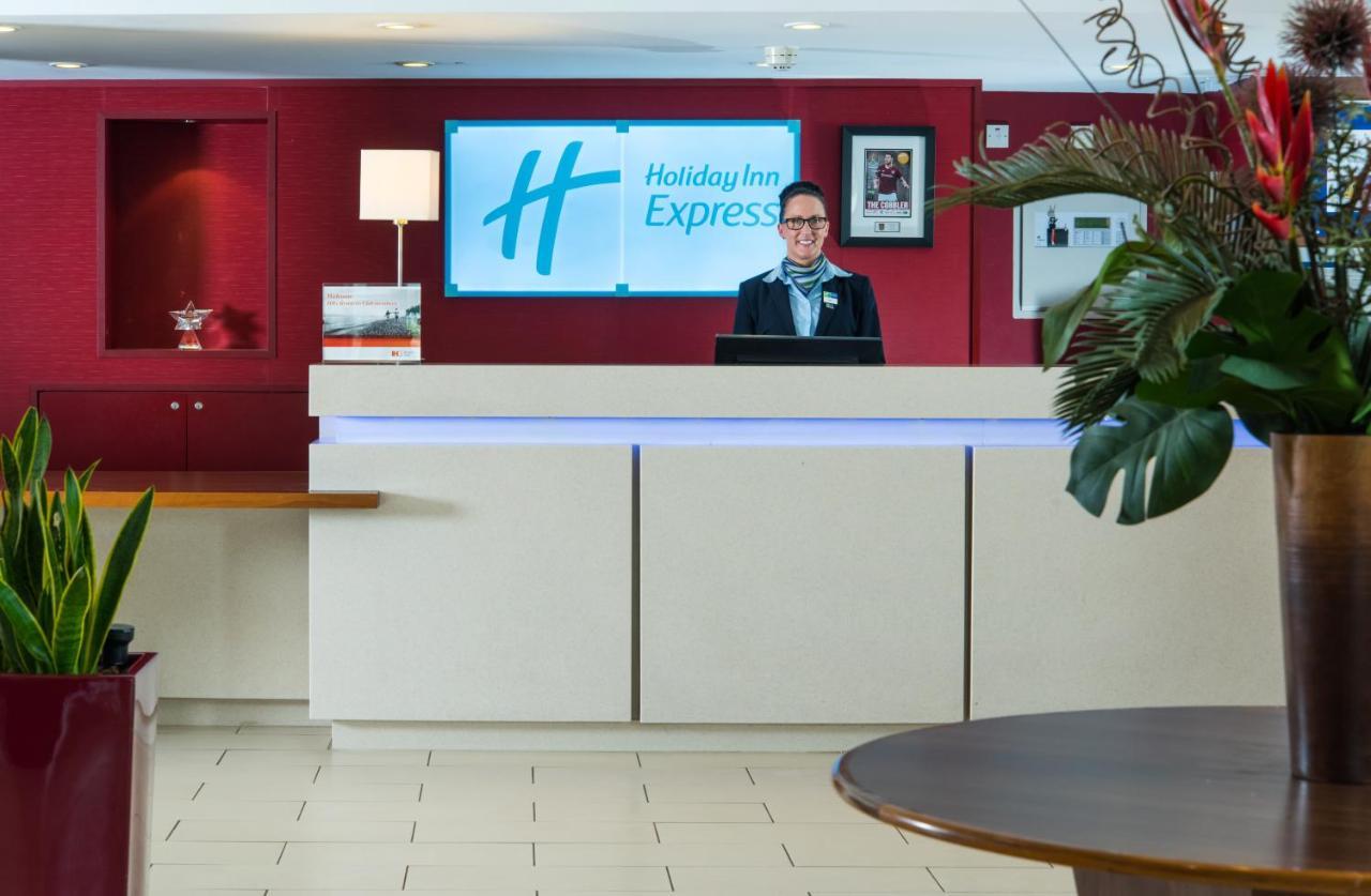 Holiday Inn Express Northampton - South By Ihg Exterior foto