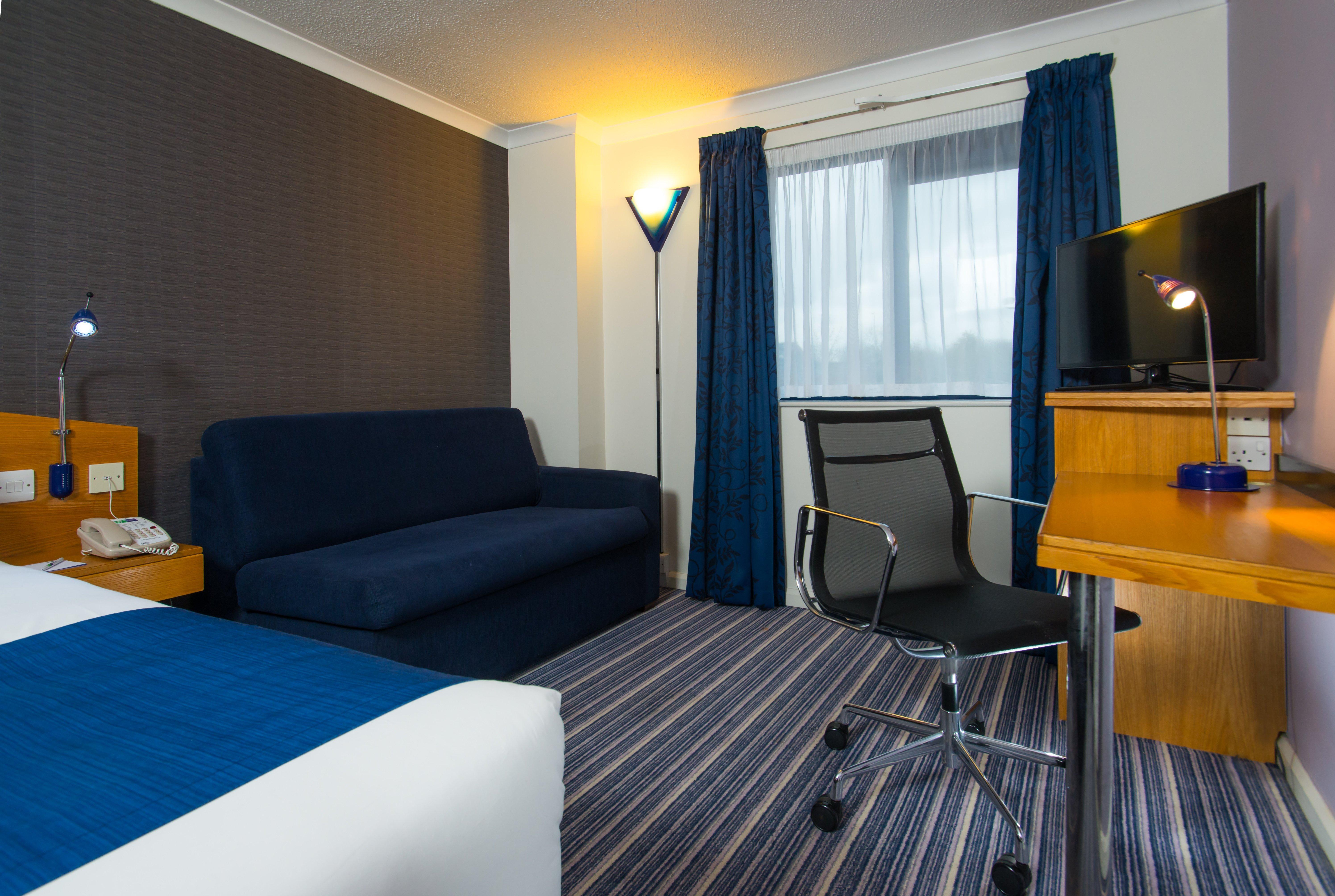 Holiday Inn Express Northampton - South By Ihg Exterior foto