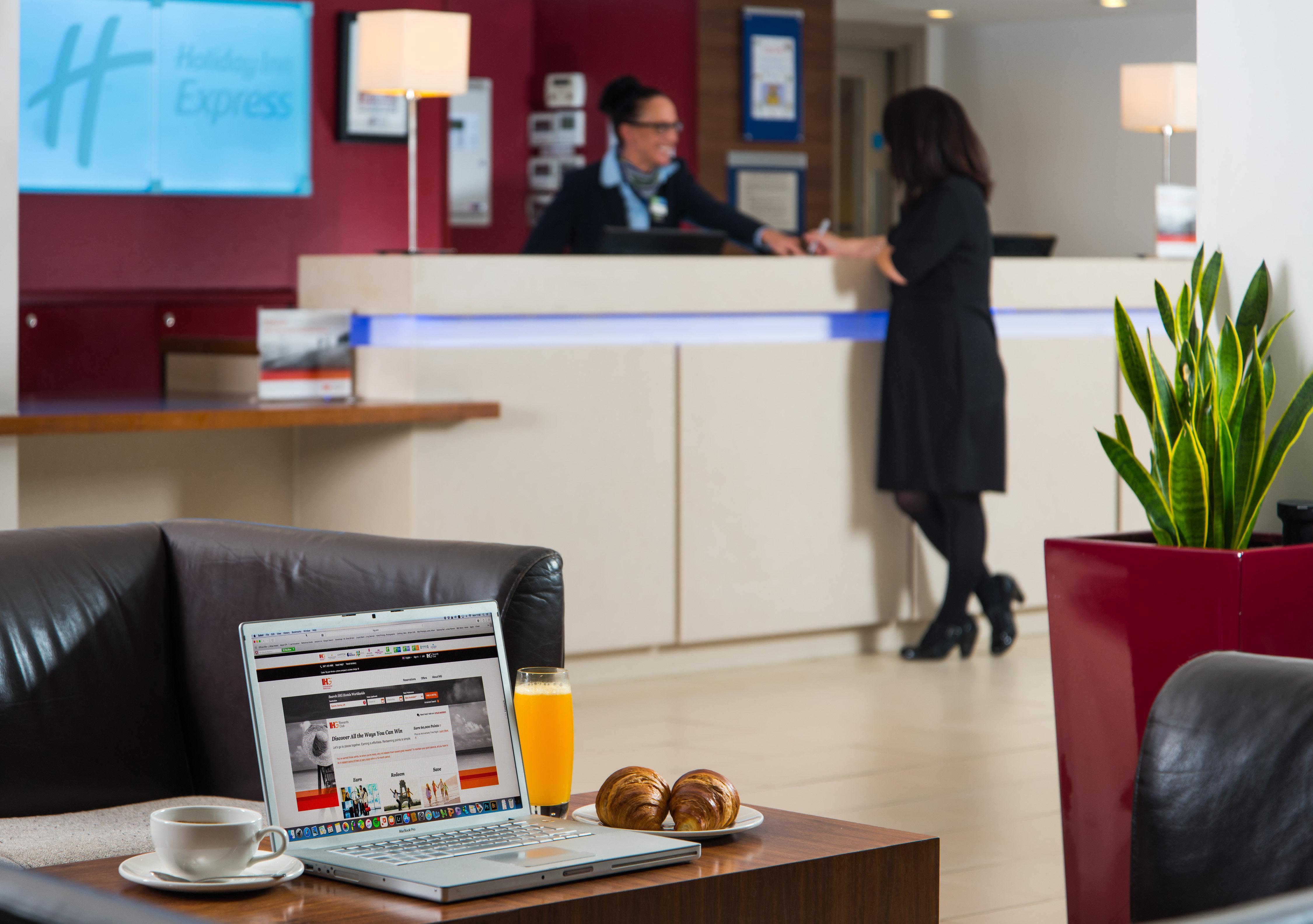 Holiday Inn Express Northampton - South By Ihg Exterior foto