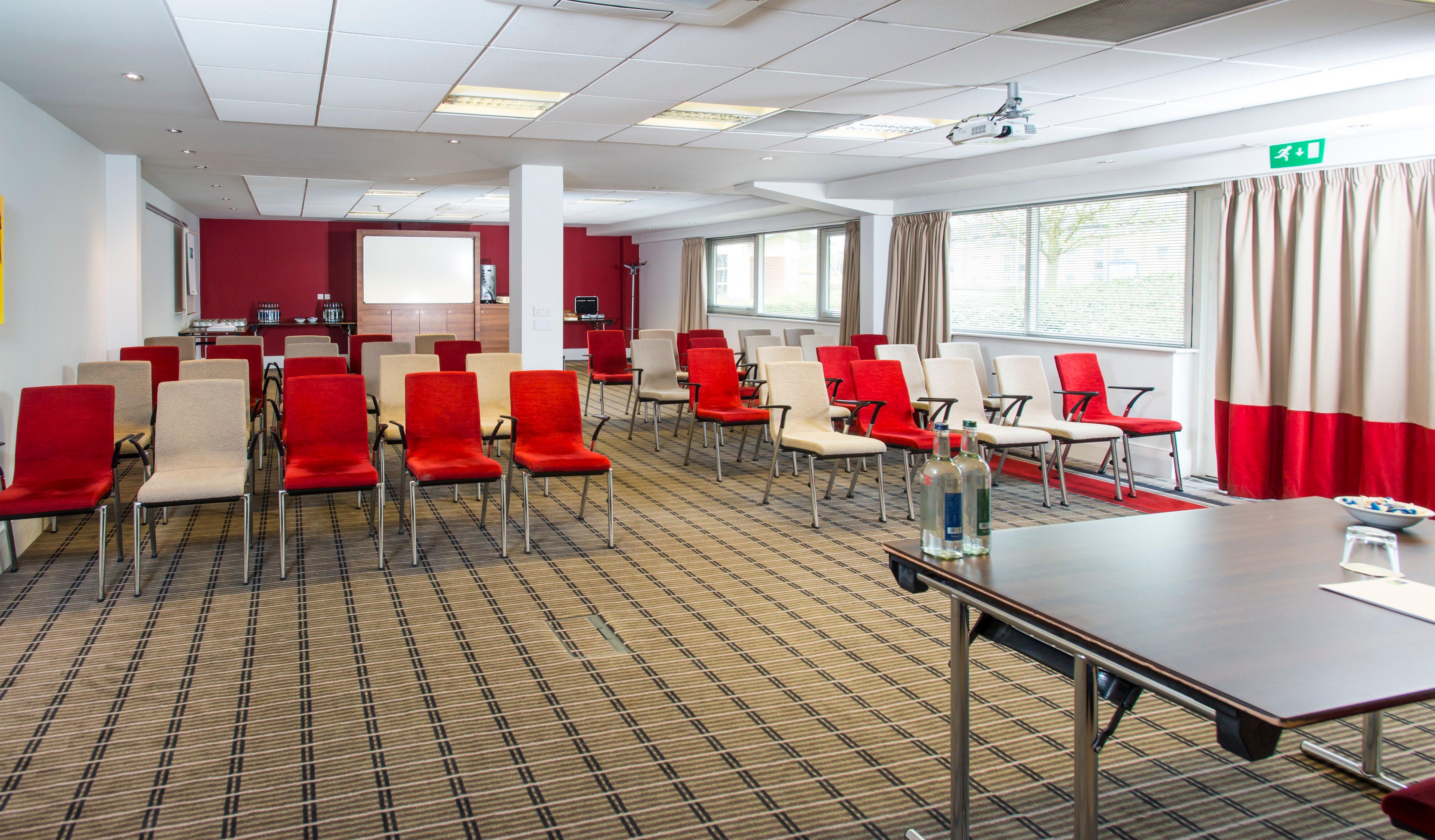 Holiday Inn Express Northampton - South By Ihg Exterior foto