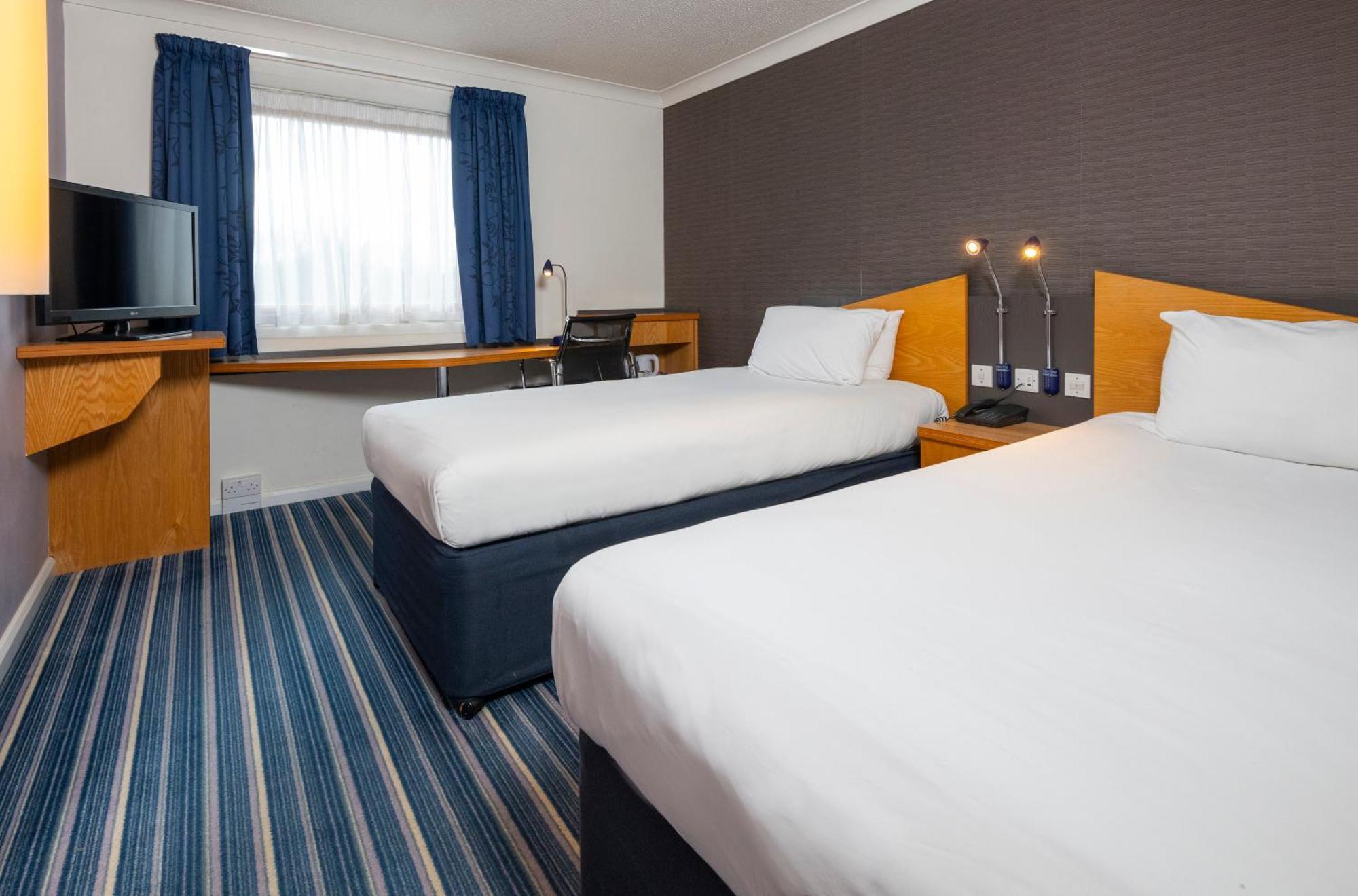 Holiday Inn Express Northampton - South By Ihg Exterior foto